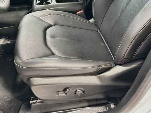 Used 2026 Chrysler Pacifica Select FWD image 17