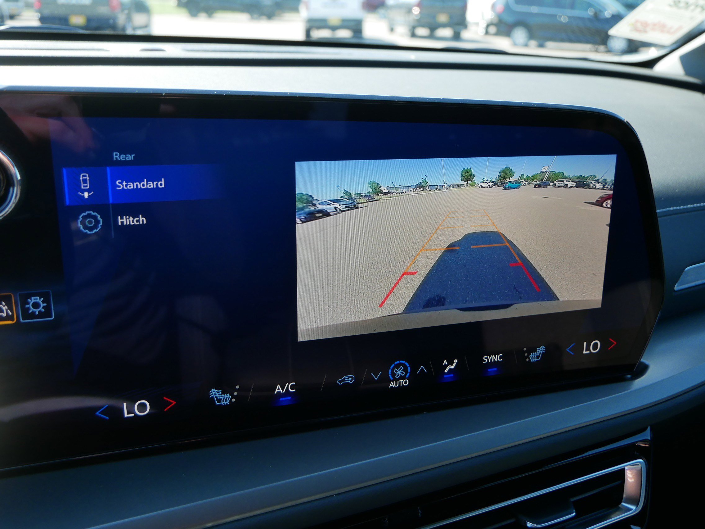 Used 2025 Chevrolet Traverse LT image 29