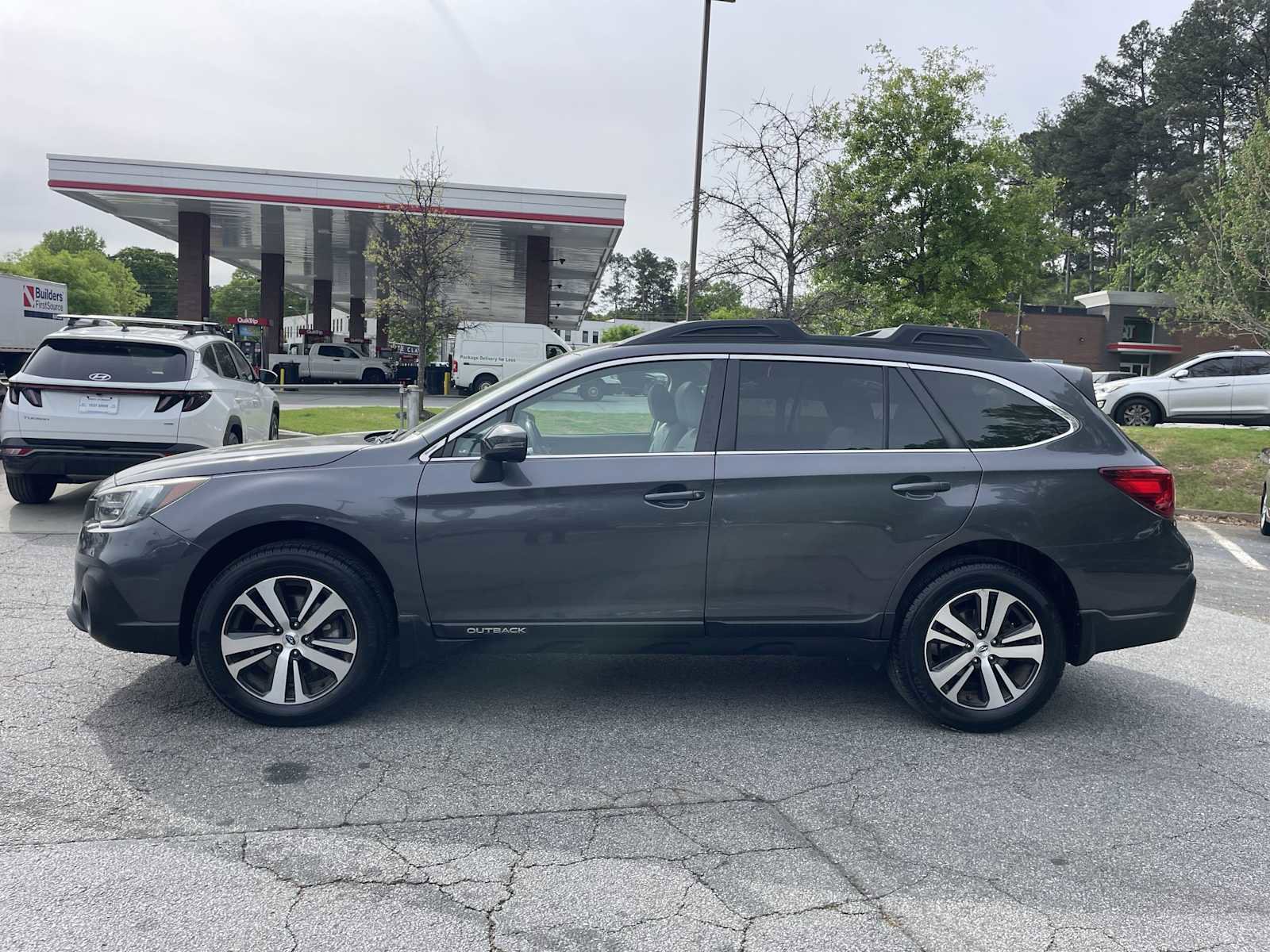 Used 2018 Subaru Outback 2.5i Limited image 2