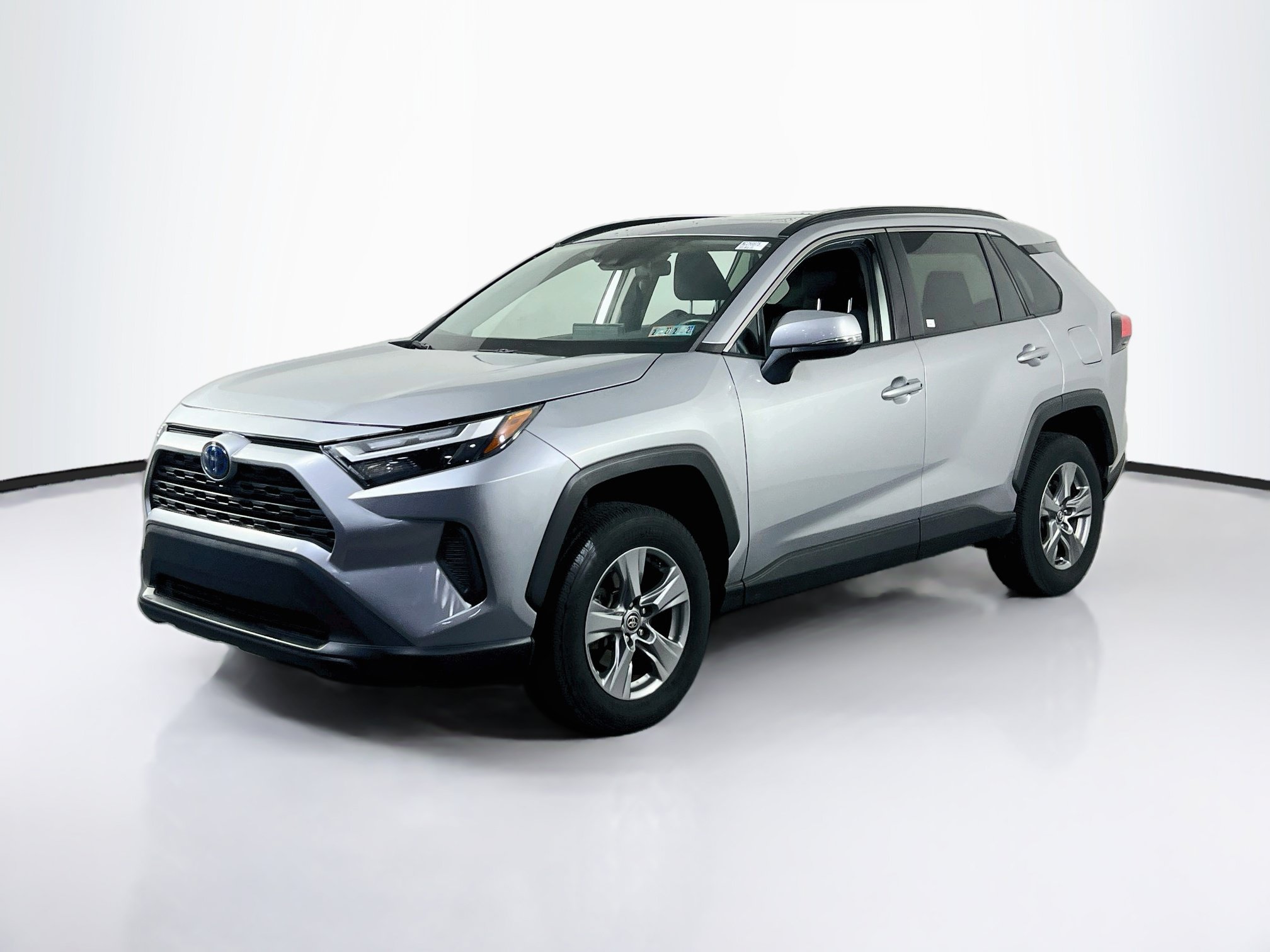 Used 2022 Toyota RAV4 XLE w/ Convenience Package AWD/4WD image 1