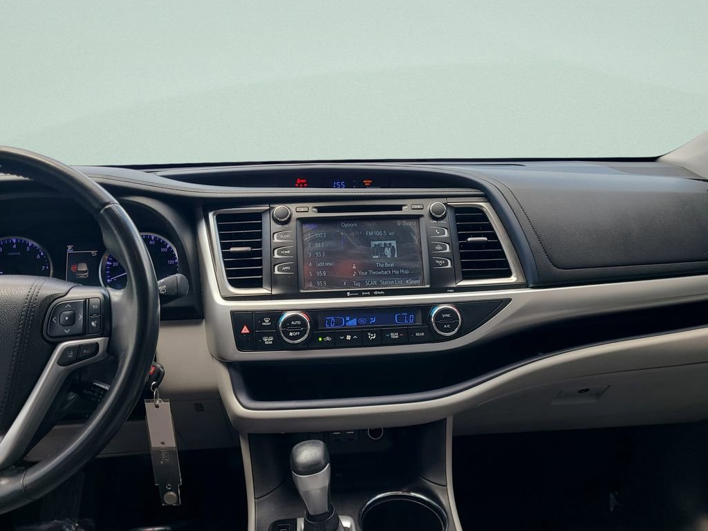 Used 2019 Toyota Highlander Plus FWD image 14