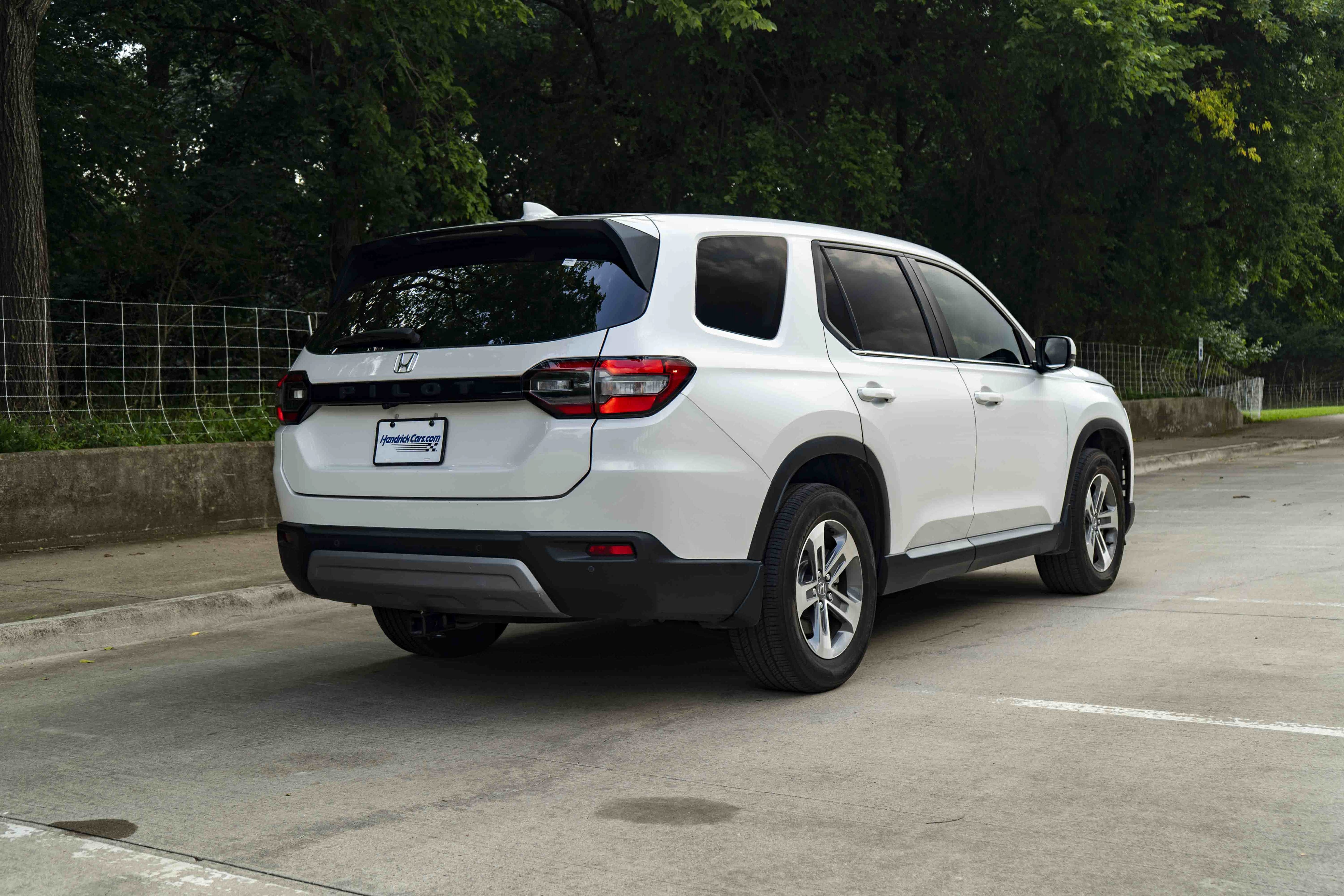 Used 2025 Honda Pilot EX-L image 9