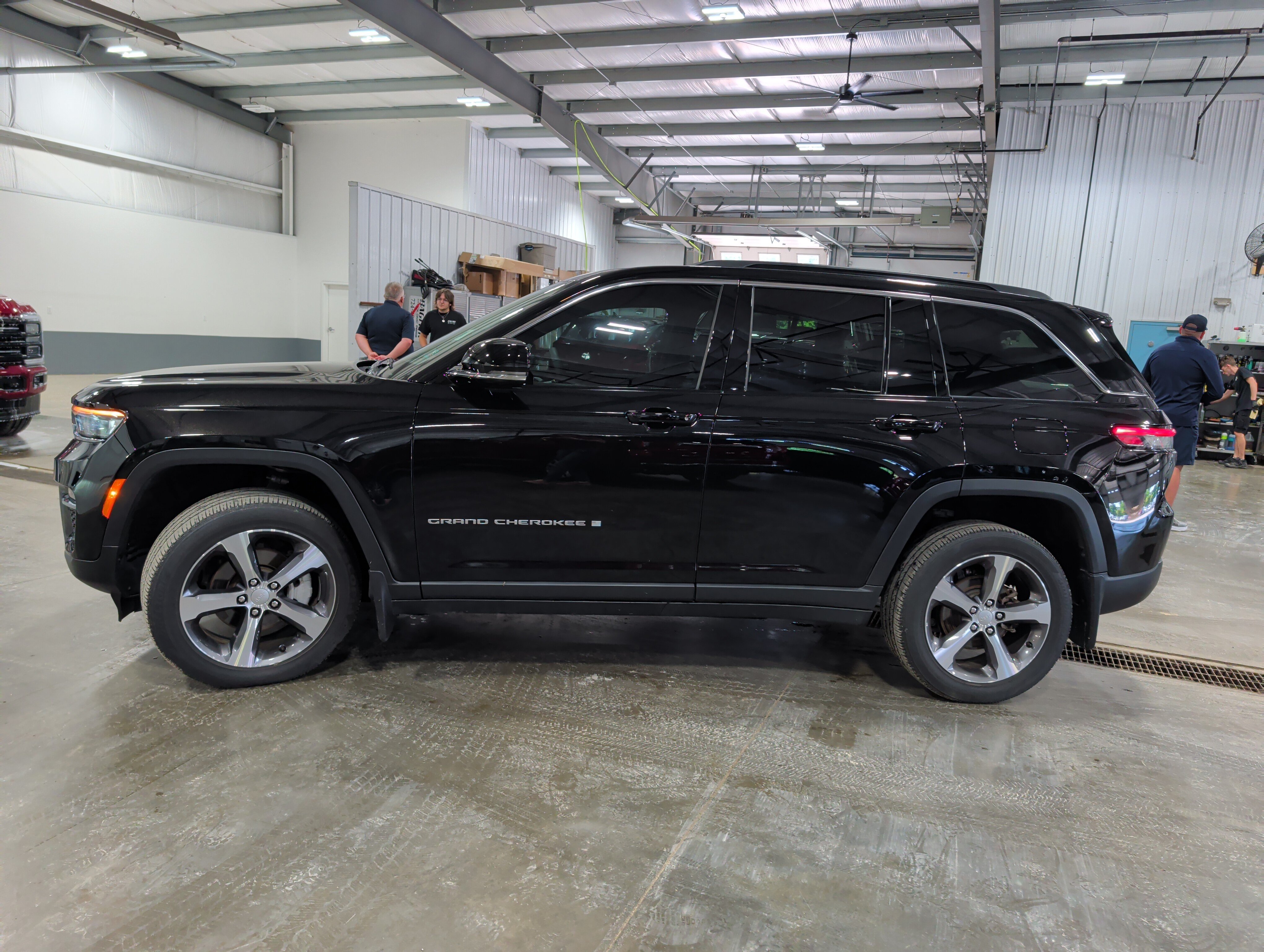 Used 2024 Jeep Grand Cherokee Limited AWD/4WD image 5