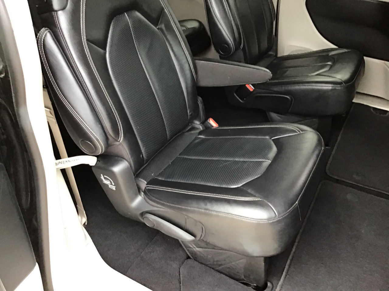 Used 2022 Chrysler Pacifica Touring-L image 47