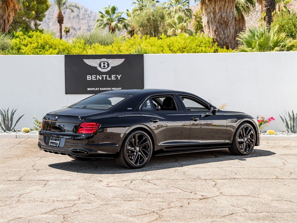 Used 2025 Bentley Flying Spur Plug-In Hybrid image 9