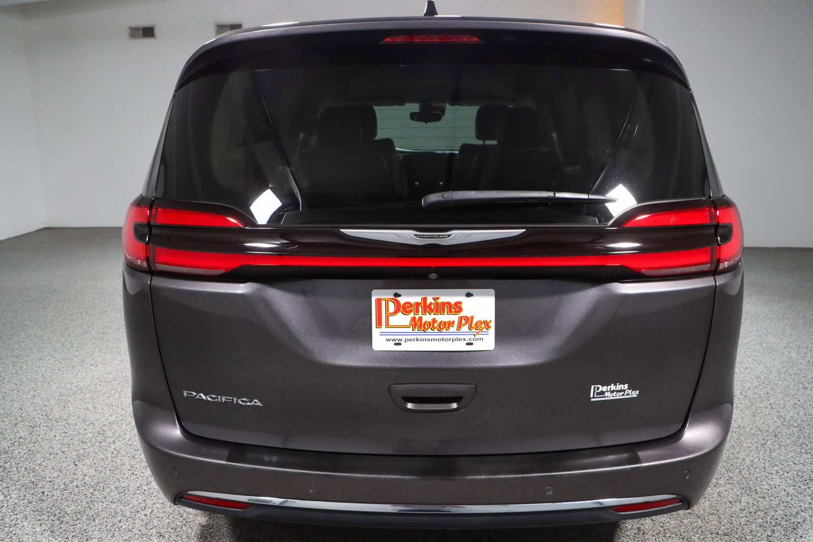 Used 2023 Chrysler Pacifica Touring-L image 8