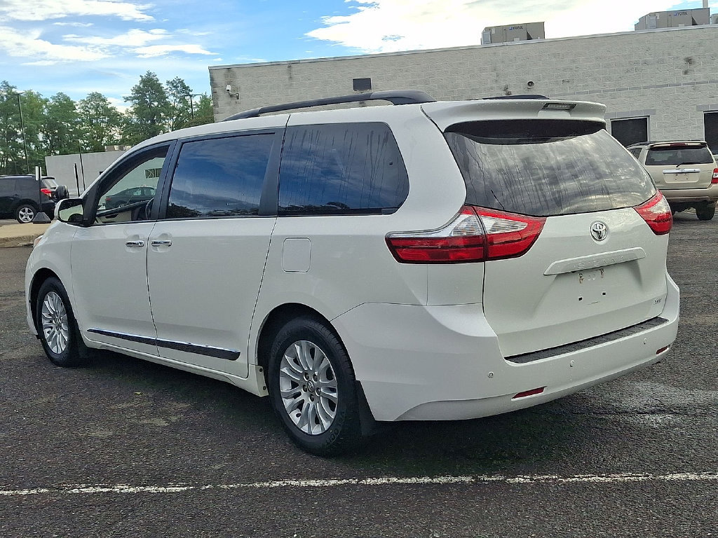 Used 2017 Toyota Sienna XLE w/ XLE Navigation Package FWD image 29