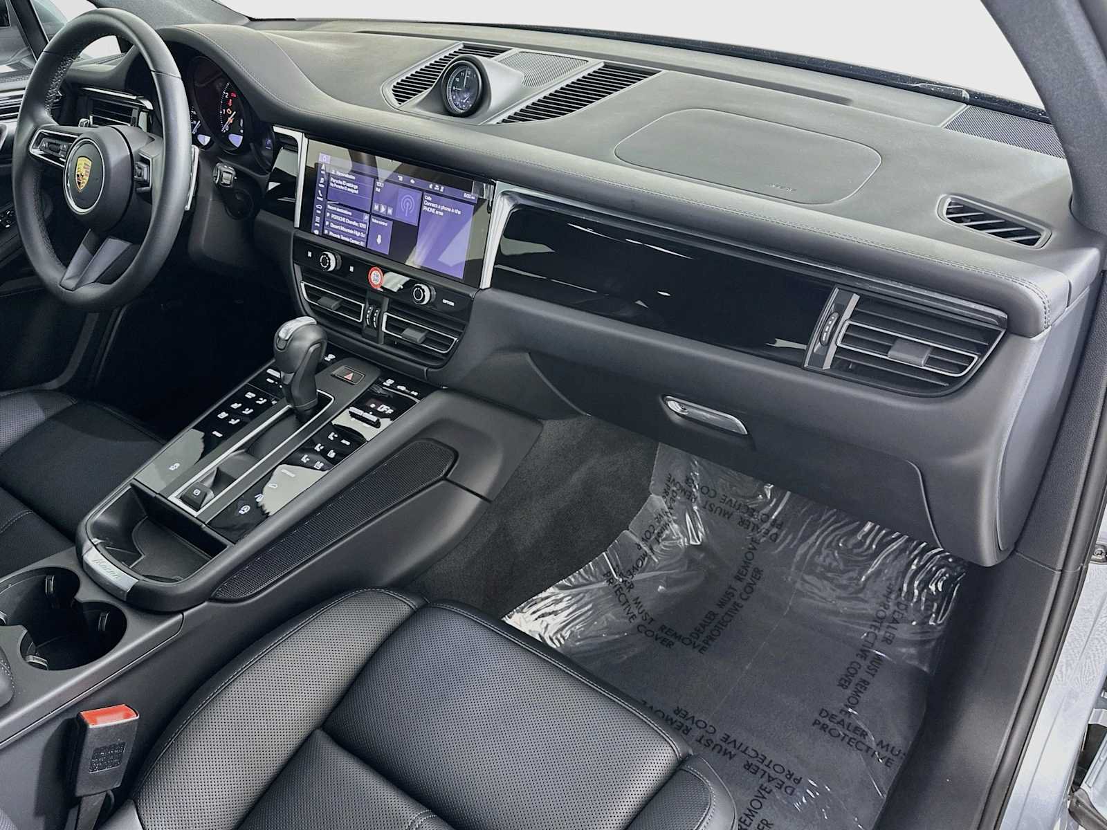 Certified 2026 Porsche Macan AWD/4WD image 30