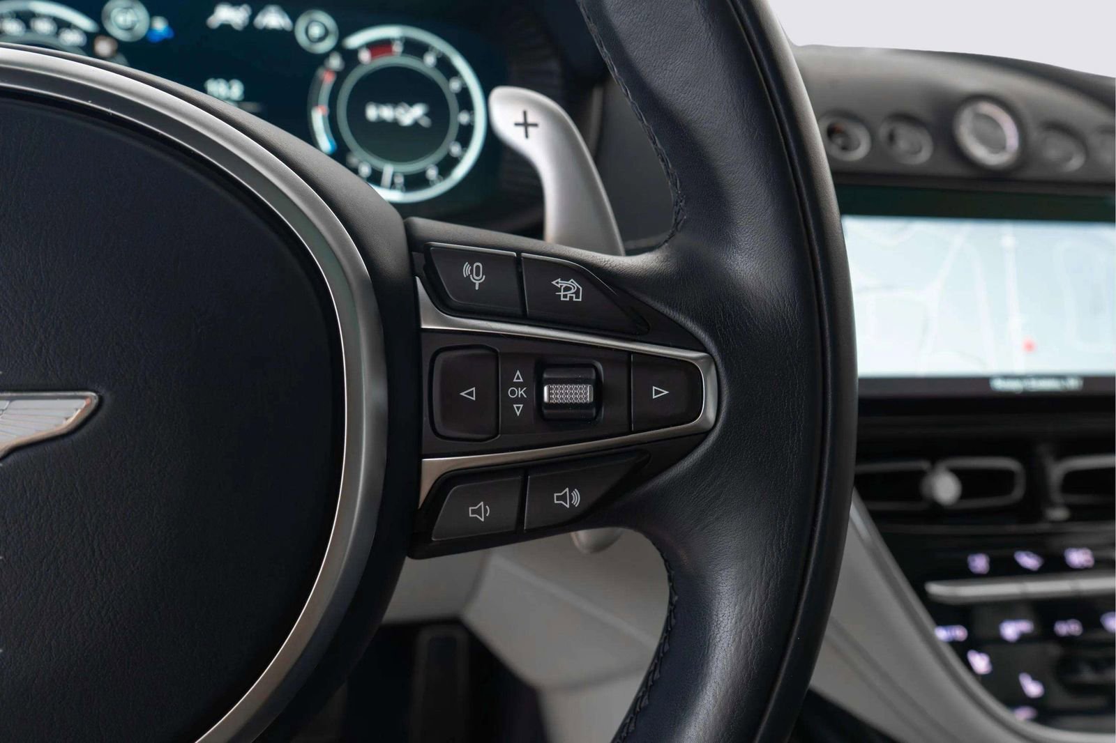 Used 2023 Aston Martin DBX AWD/4WD image 29