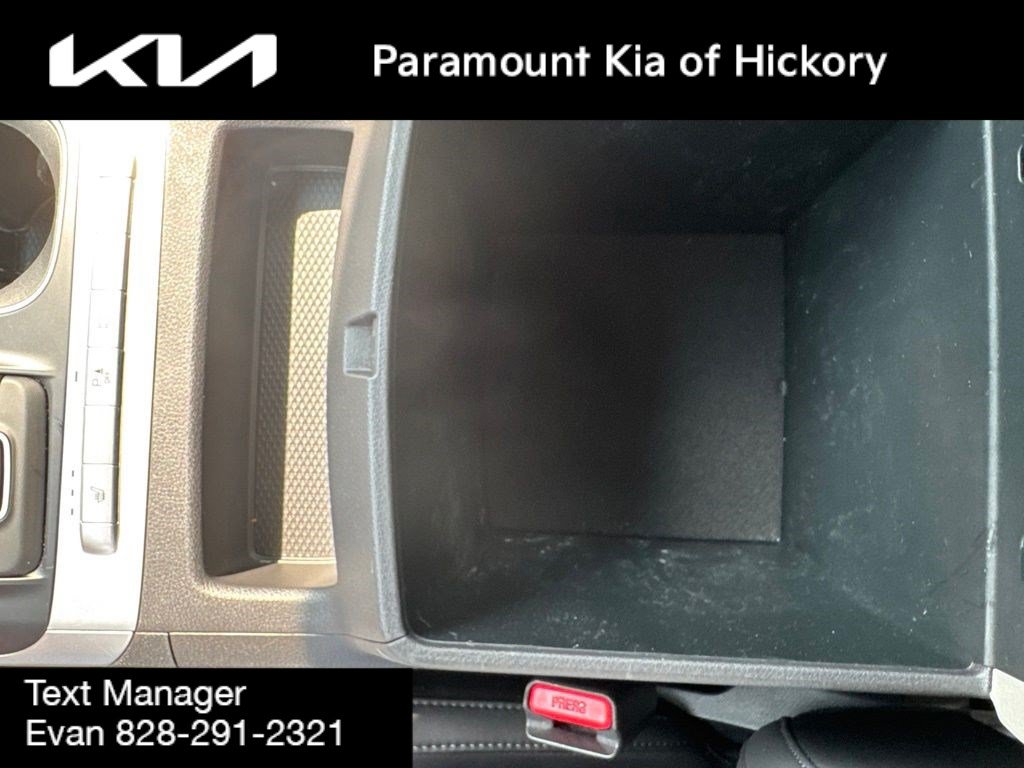Used 2024 Kia Carnival LX FWD image 31