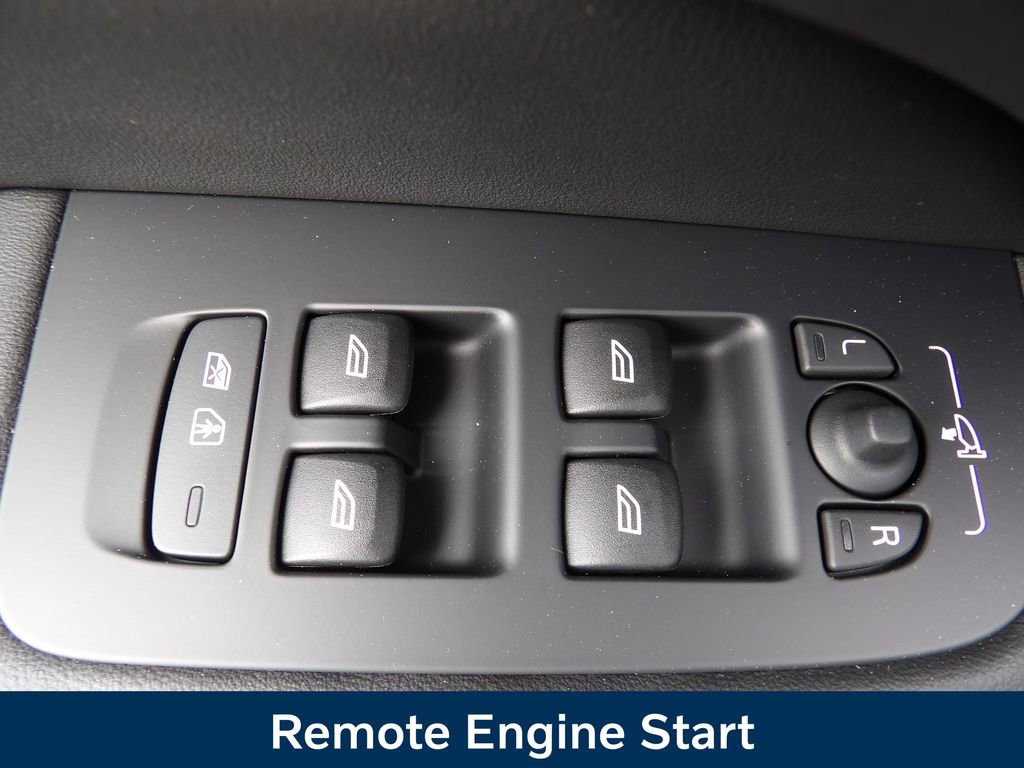 New 2026 Volvo V60 B5 Cross Country Plus w/ Protection Package Premier image 10