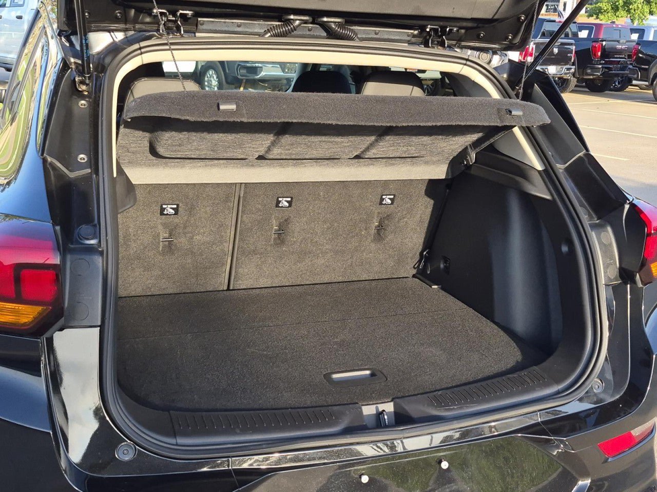 Certified 2022 Buick Encore GX Select w/ Sport Touring Package FWD image 9
