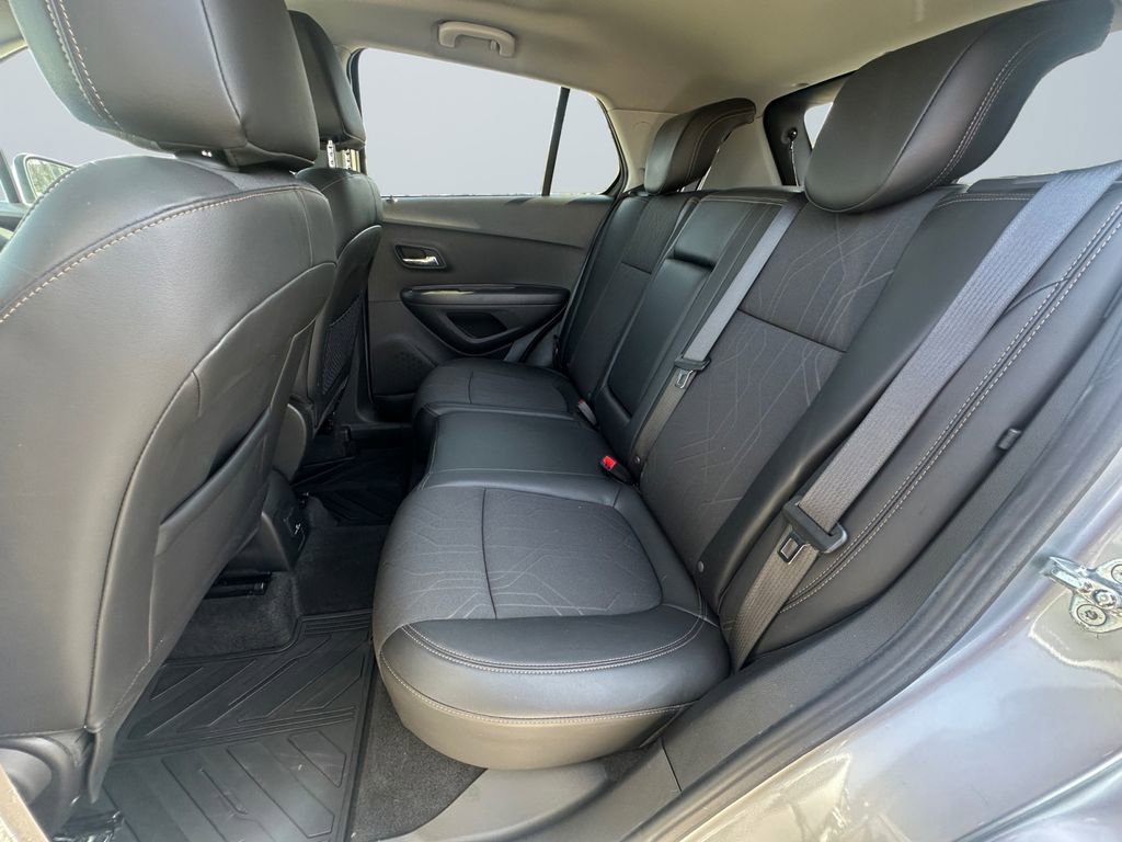 Used 2020 Chevrolet Trax LT w/ LT Convenience Package image 13