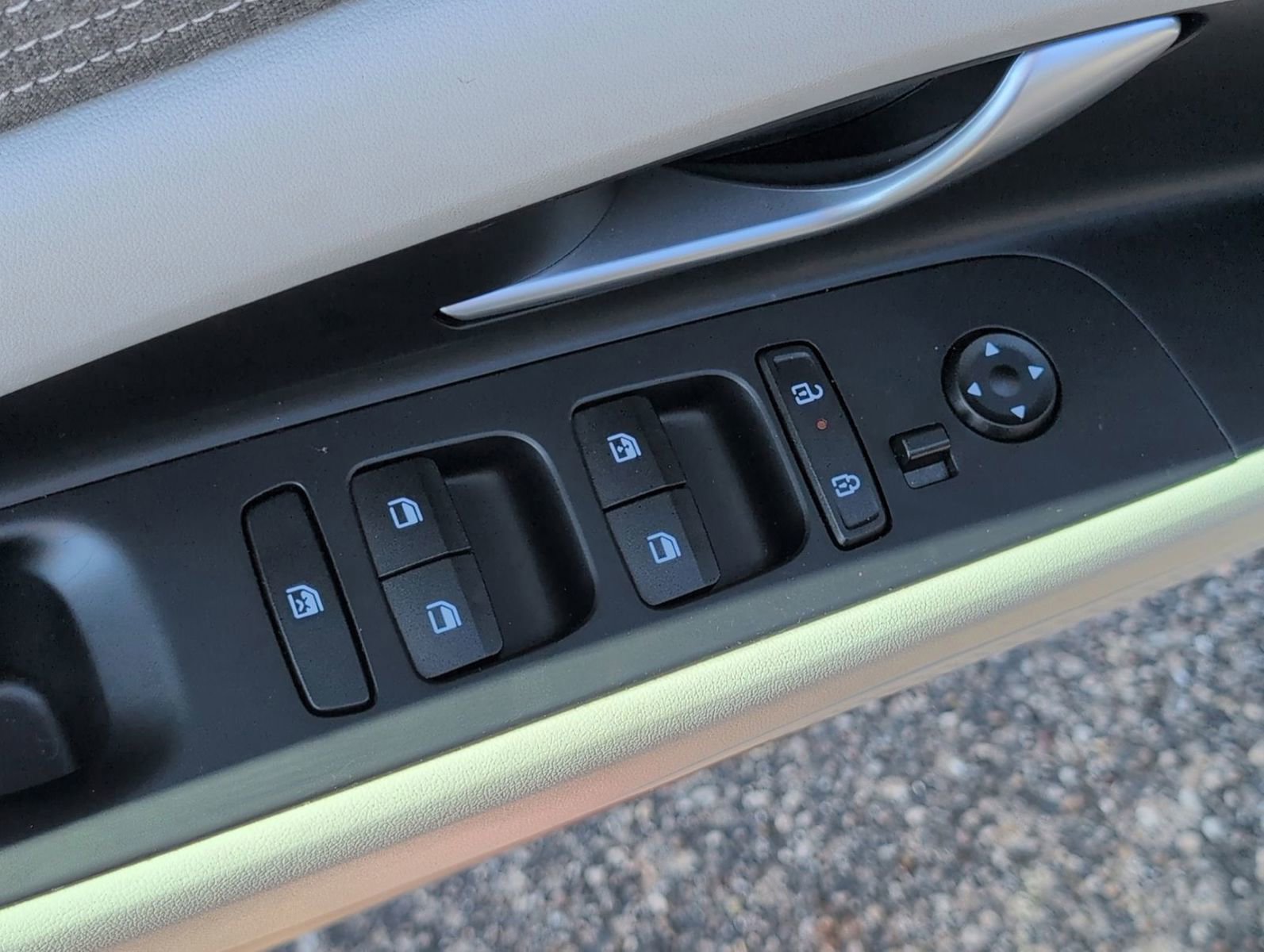 Used 2025 Hyundai Elantra Limited image 17