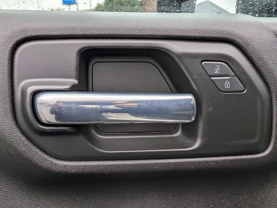 Used 2023 Chevrolet Silverado 2500 Custom w/ Custom Value Package image 13