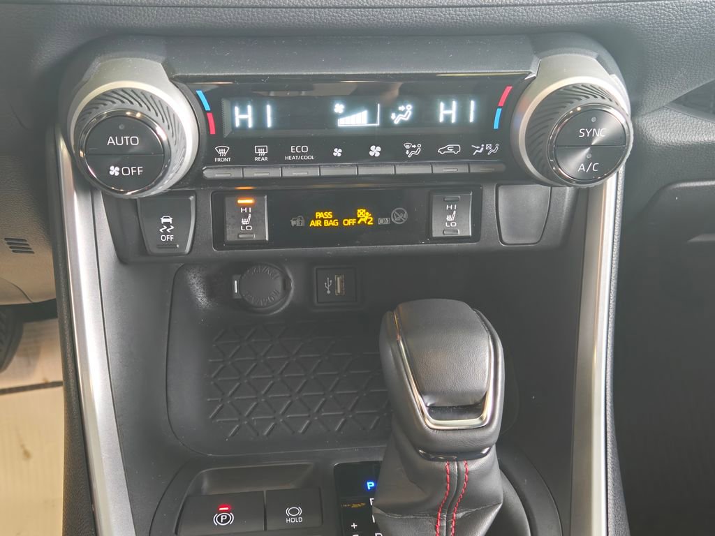 Used 2024 Toyota RAV4 SE image 20