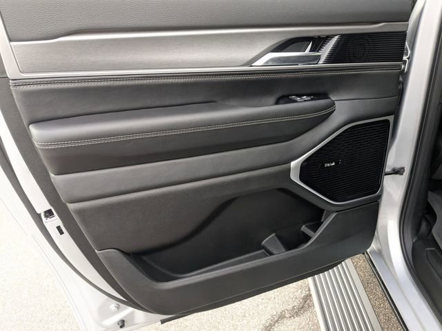 New 2026 Jeep Grand Wagoneer L Limited AWD/4WD image 29