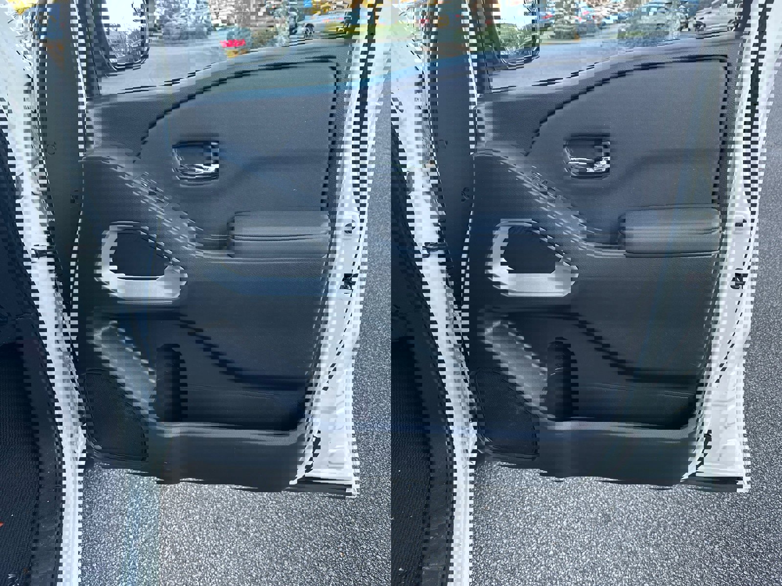 Used 2022 Nissan Frontier SV image 14