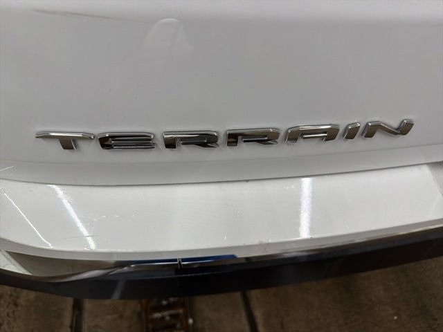 Used 2024 GMC Terrain SLT AWD/4WD image 8