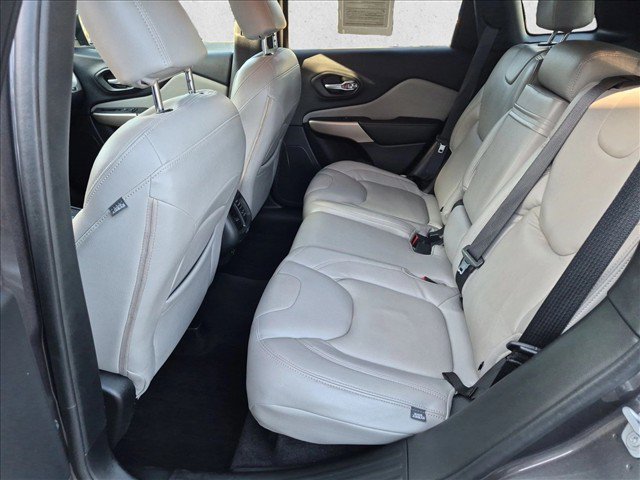 Used 2018 Jeep Cherokee Latitude FWD image 19