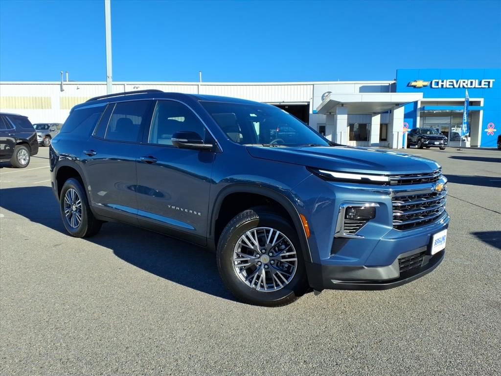 New 2026 Chevrolet Traverse LT w/ Driver Confidence Package image 2