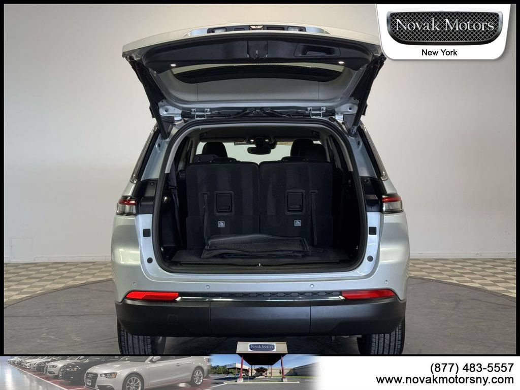 Used 2023 Jeep Grand Cherokee L Limited AWD/4WD image 9