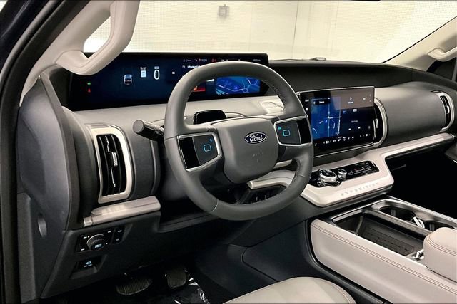 Used 2025 Ford Expedition Active image 17