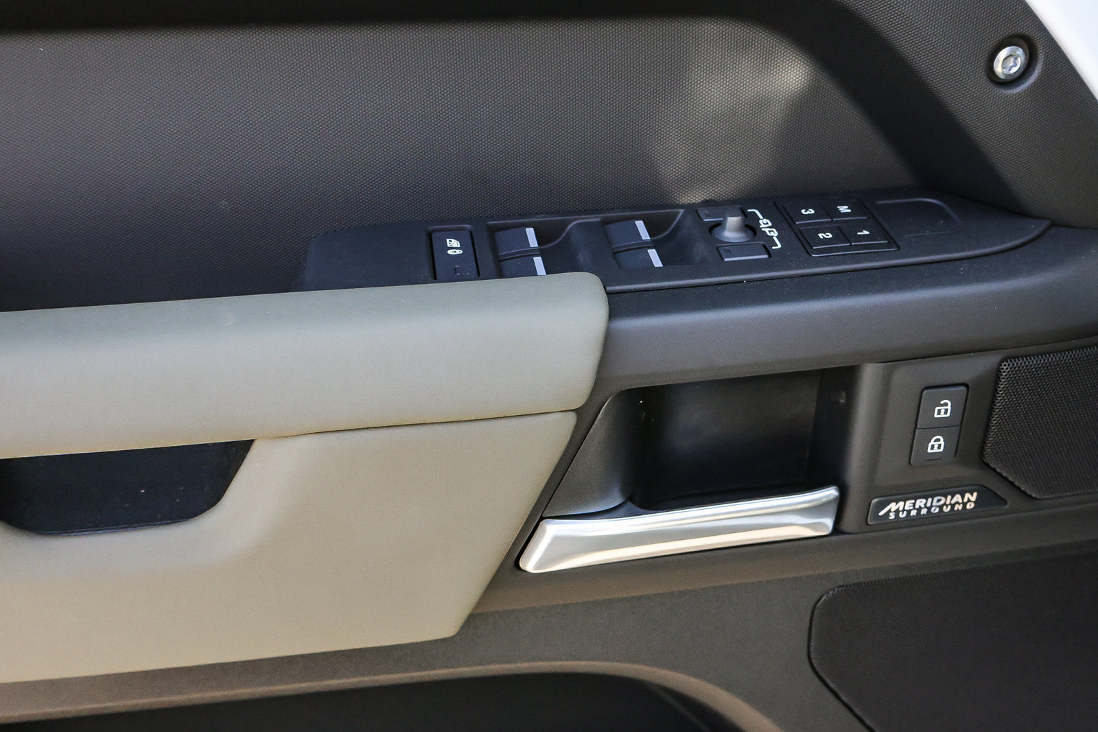 New 2026 Land Rover Defender 110 X-Dynamic SE AWD/4WD image 26