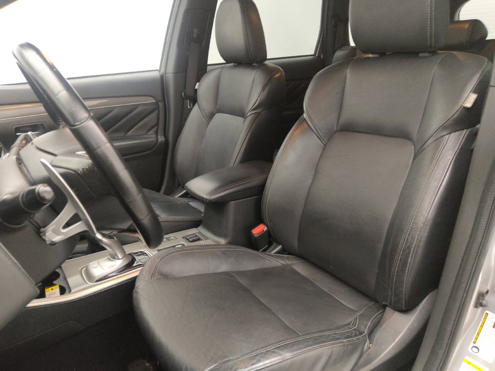 Used 2022 Mitsubishi Outlander LE image 17