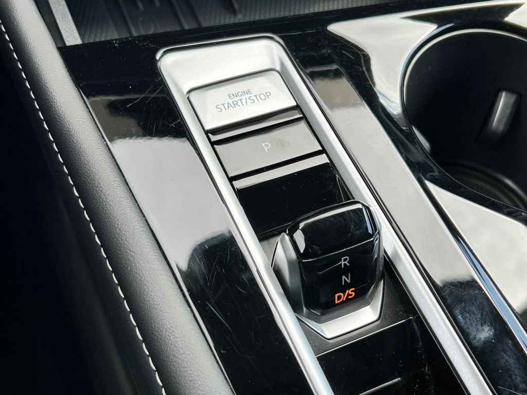 Used 2025 Volkswagen Atlas SE image 30