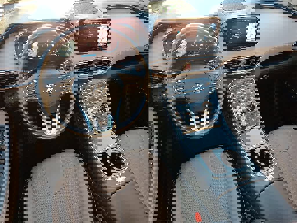 Used 2021 Hyundai Santa Fe Limited w/ Cargo Package image 9