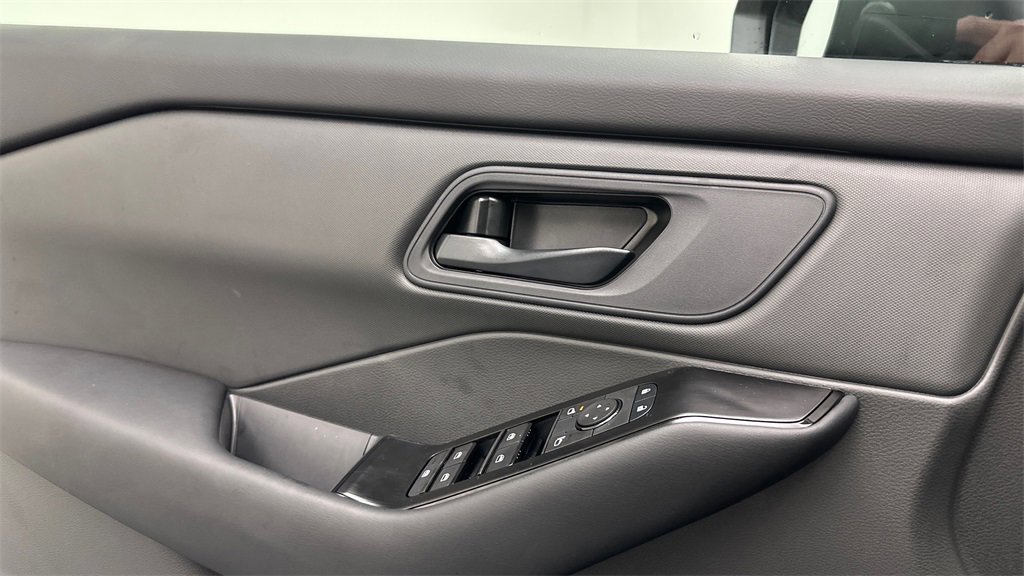 New 2026 Nissan Rogue S image 15