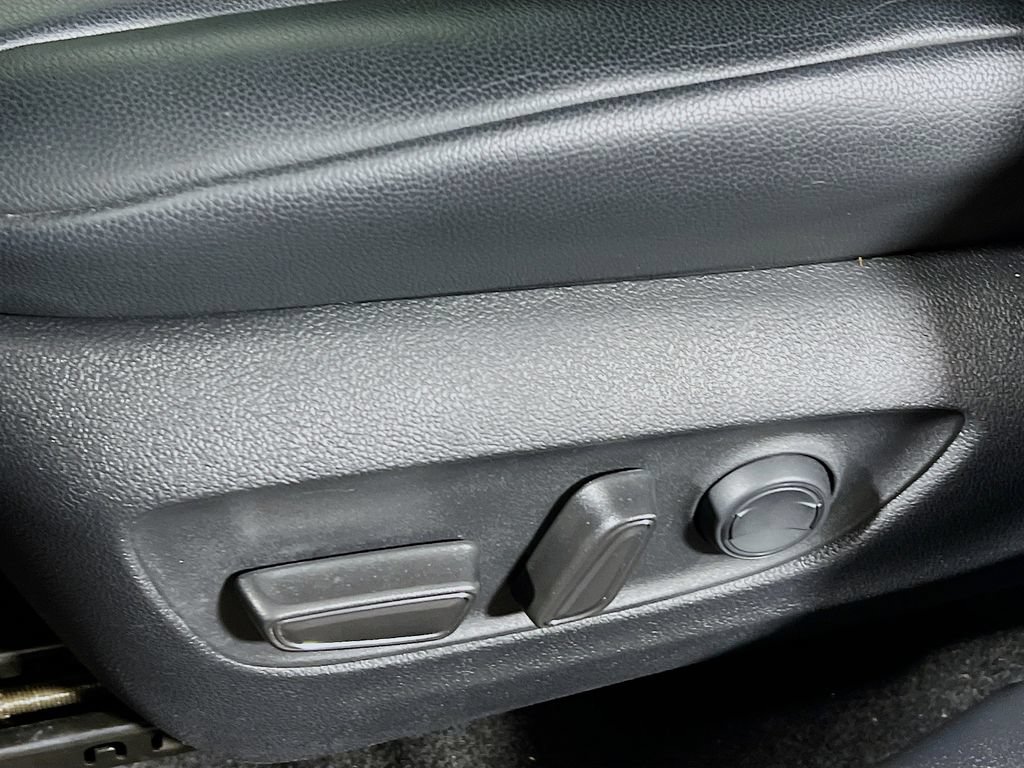 Used 2023 Toyota Highlander XLE AWD/4WD image 17