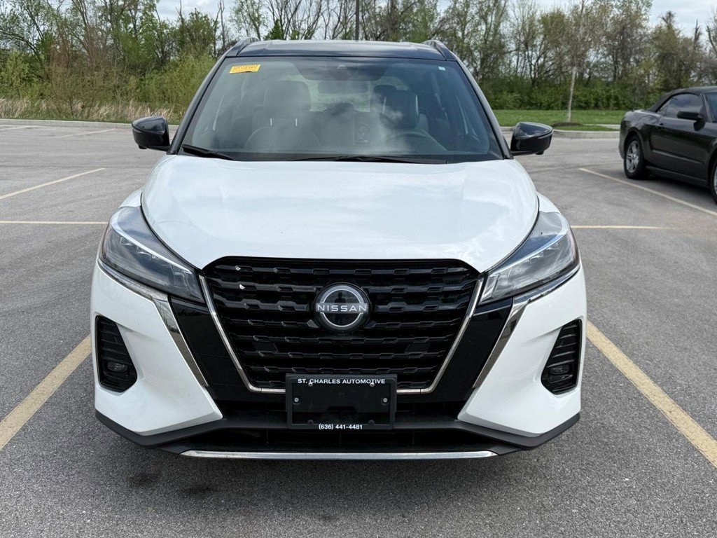 Used 2024 Nissan Kicks SR w/ SR Premium Package image 2