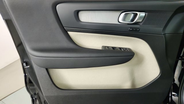 New 2026 Volvo XC40 B5 Plus w/ Protection Package Premier AWD/4WD image 9
