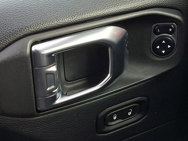 Used 2018 Jeep Wrangler Unlimited Rubicon image 25