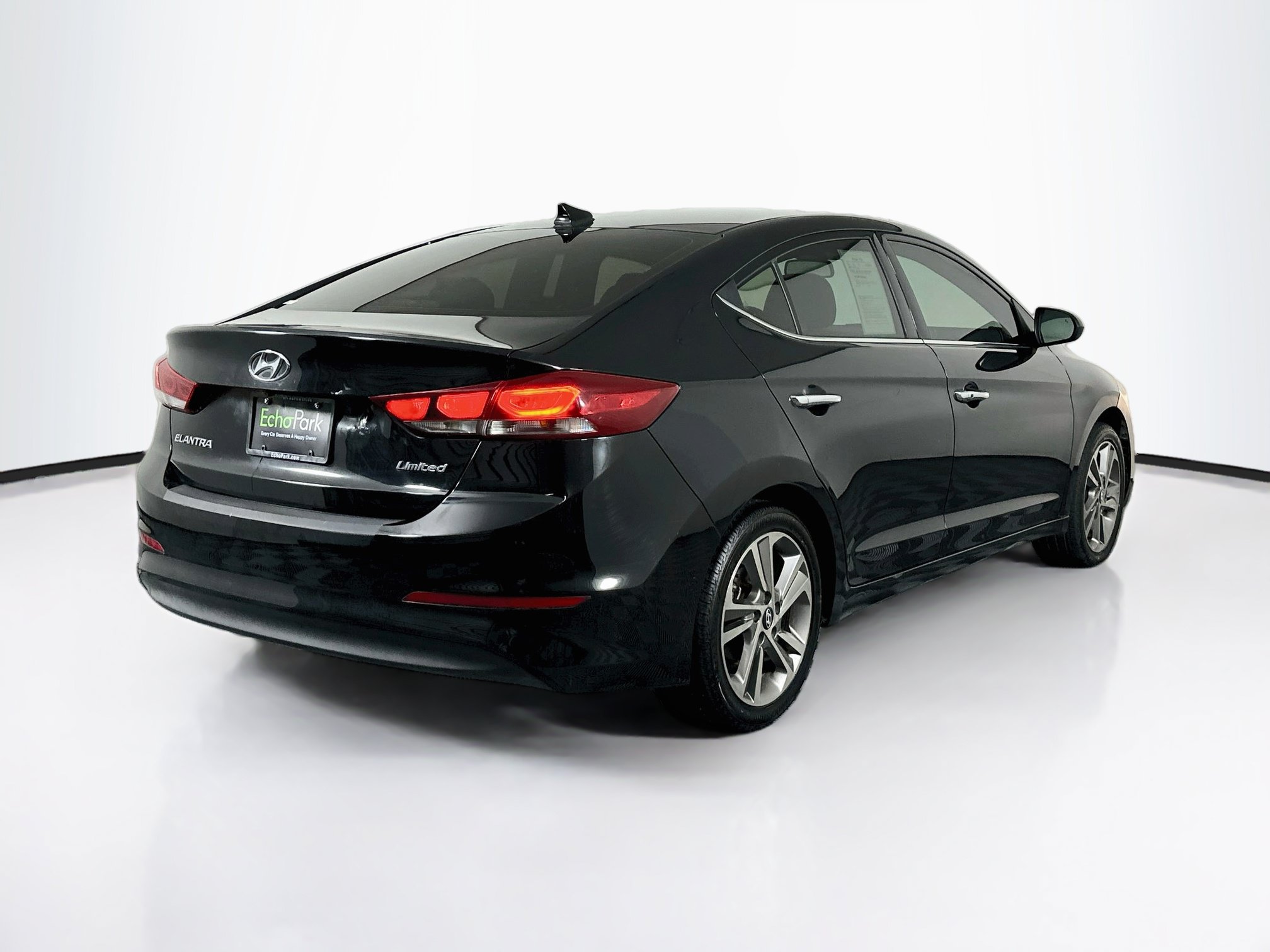 Used 2017 Hyundai Elantra Limited FWD image 9