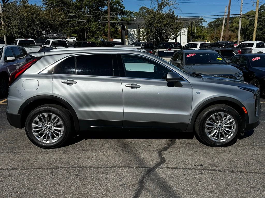 Used 2025 Cadillac XT4 Premium Luxury image 12