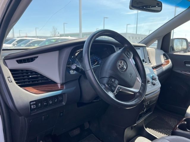Used 2015 Toyota Sienna Limited Premium image 8