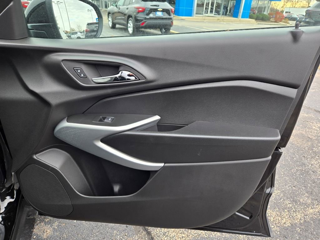New 2026 Chevrolet Trax RS w/ Sunroof Package image 6
