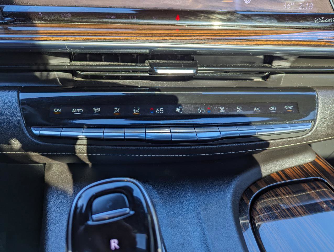 Used 2022 Cadillac Escalade Premium Luxury image 21