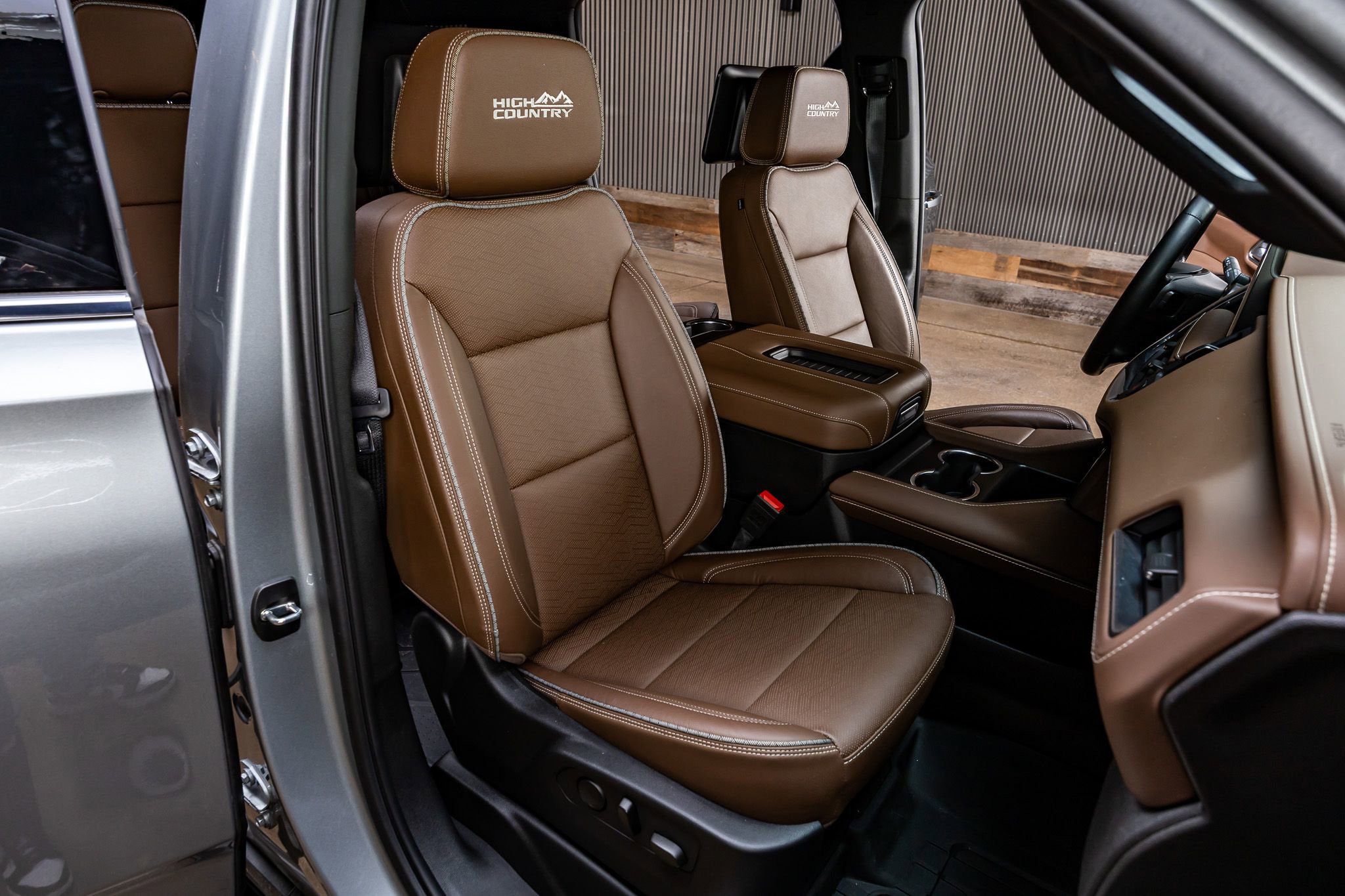 Used 2024 Chevrolet Suburban High Country w/ Advanced Technology Package AWD/4WD image 31