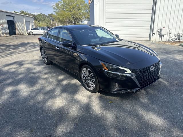 Used 2025 Nissan Altima 2.5 SL FWD image 3
