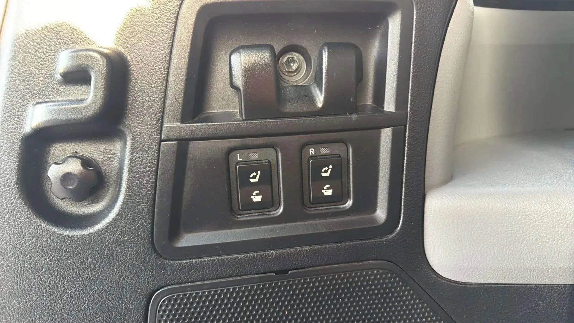 Used 2016 Toyota Sequoia Platinum image 19