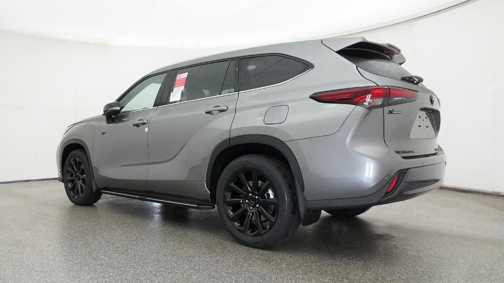 Certified 2026 Toyota Highlander Limited AWD/4WD image 32