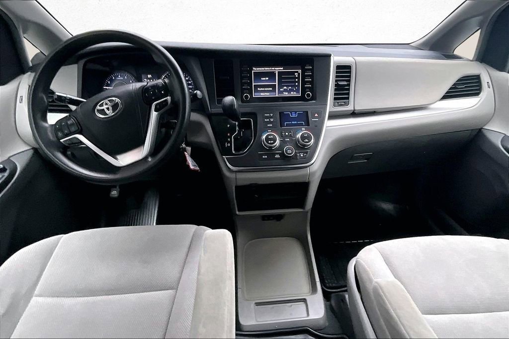 Used 2019 Toyota Sienna L image 8