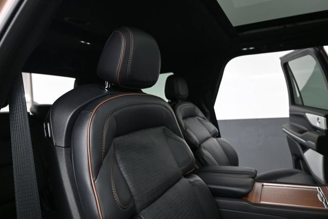 Certified 2025 Lincoln Navigator Black Label AWD/4WD image 26