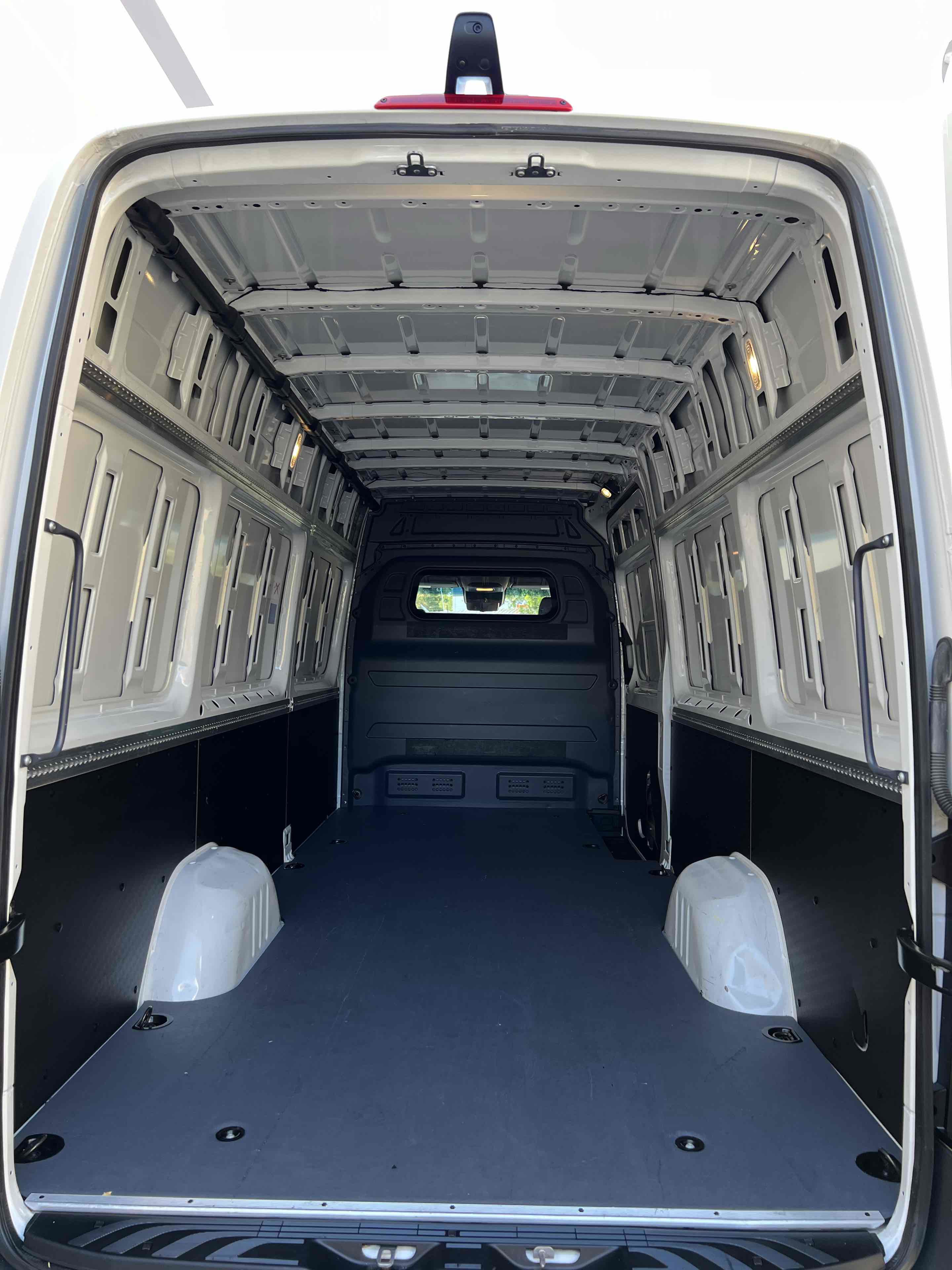 Used 2024 Mercedes-Benz Sprinter 2500 image 53