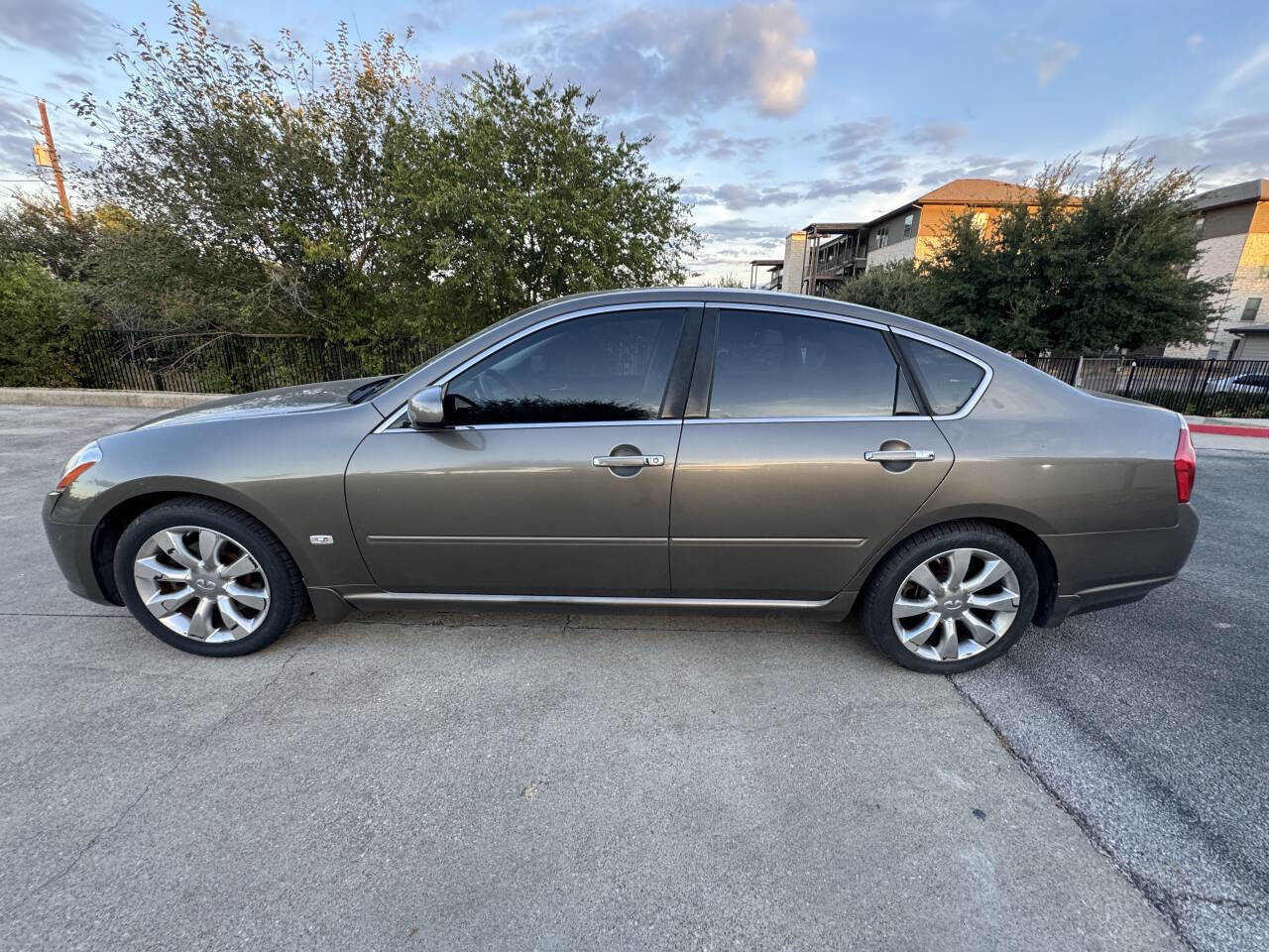 Used 2007 INFINITI M35 w/ Journey Pkg RWD image 4