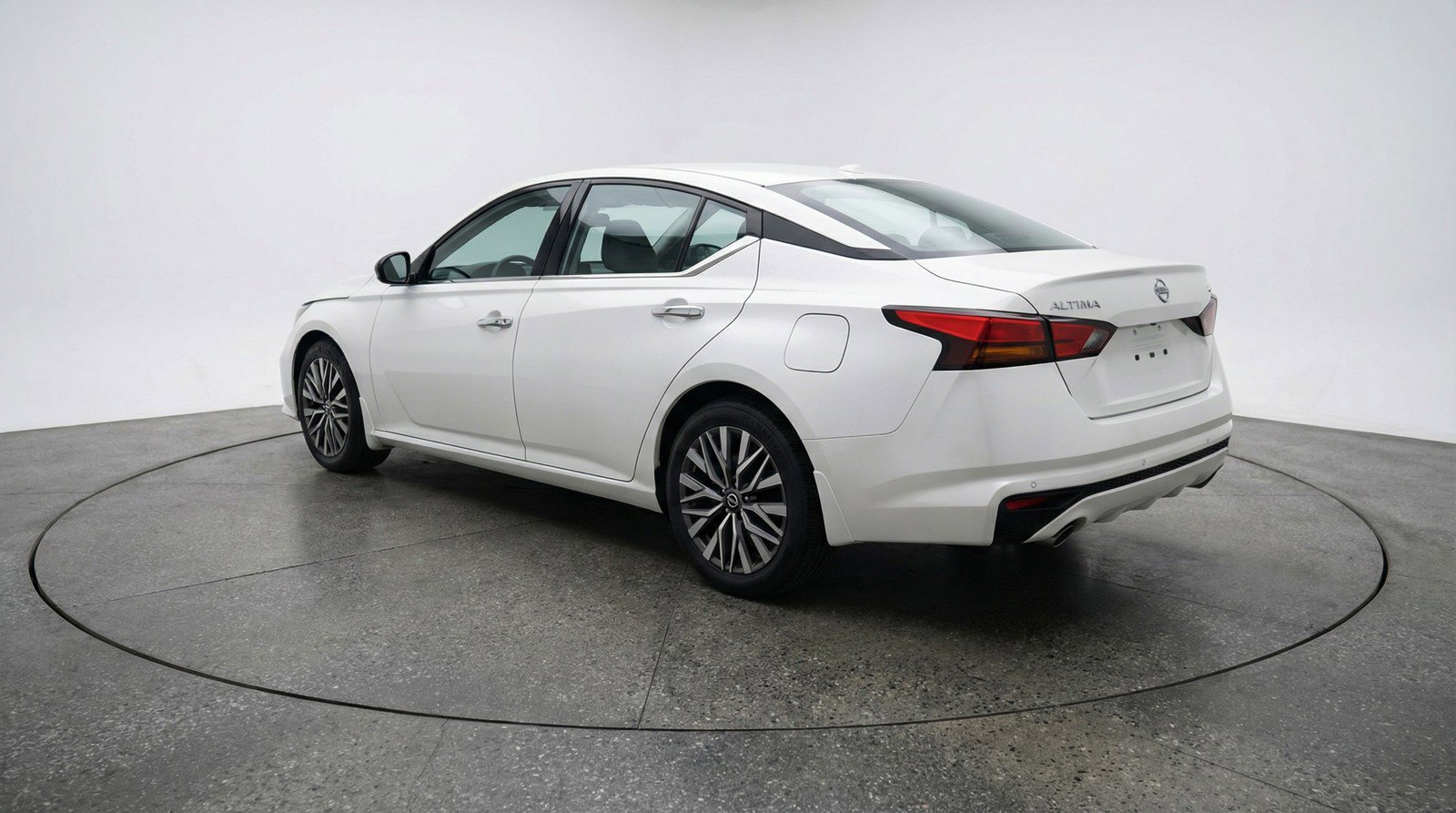 Used 2025 Nissan Altima 2.5 SV FWD image 6